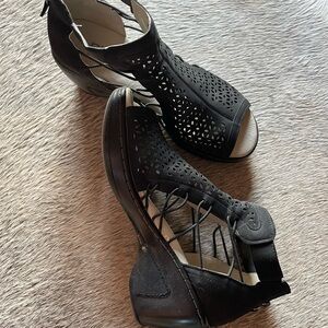 Jambu Black Sandals Versatile Comfortable Design